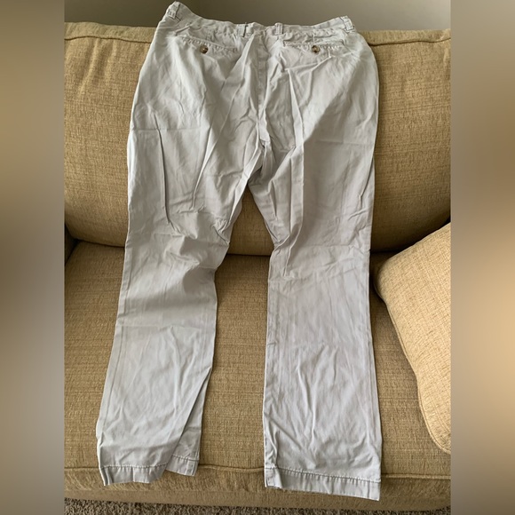 Men’s Vineyard Vines pants. - Picture 2 of 4